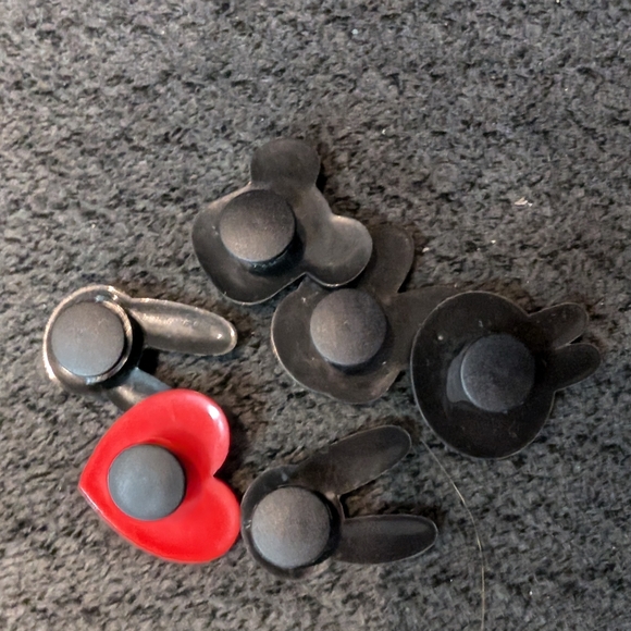 Jibbitz Crocs Charms Bad Bunny 16 lot Crocs NEW - Picture 4 of 12